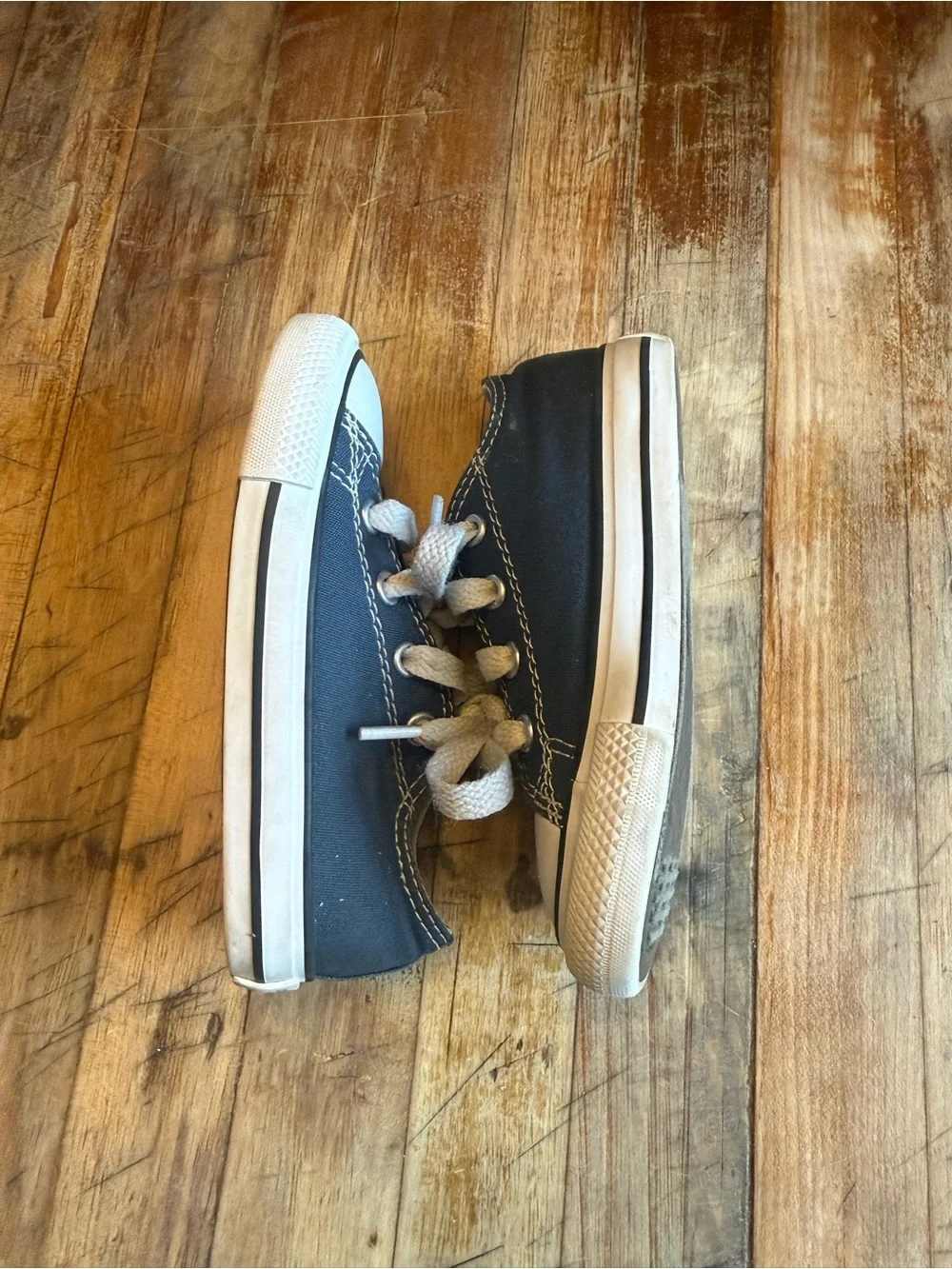 Converse Kids Low-Top Sneakers in Navy and White